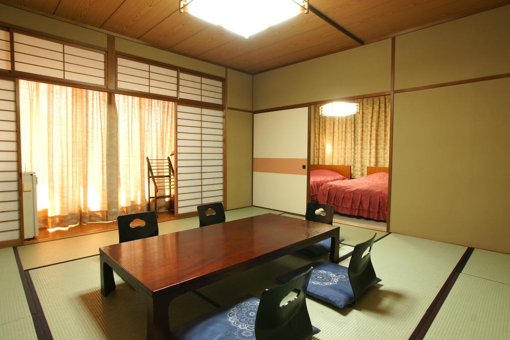 Imakuni Ryokan Такатихо Номер фото